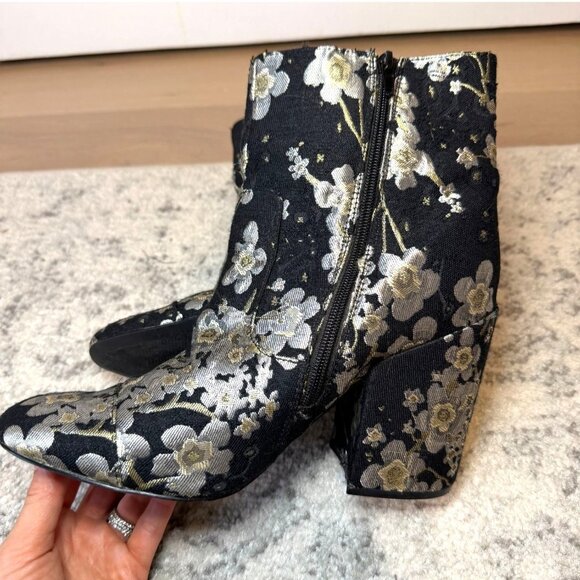 Embroidered Floral Black & Gold Ankle Boots By Indigo Rd. Size 10M Zipper Closur - Picture 8 of 9